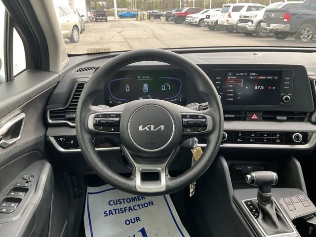 Used 2025 Kia Sportage LX image 16