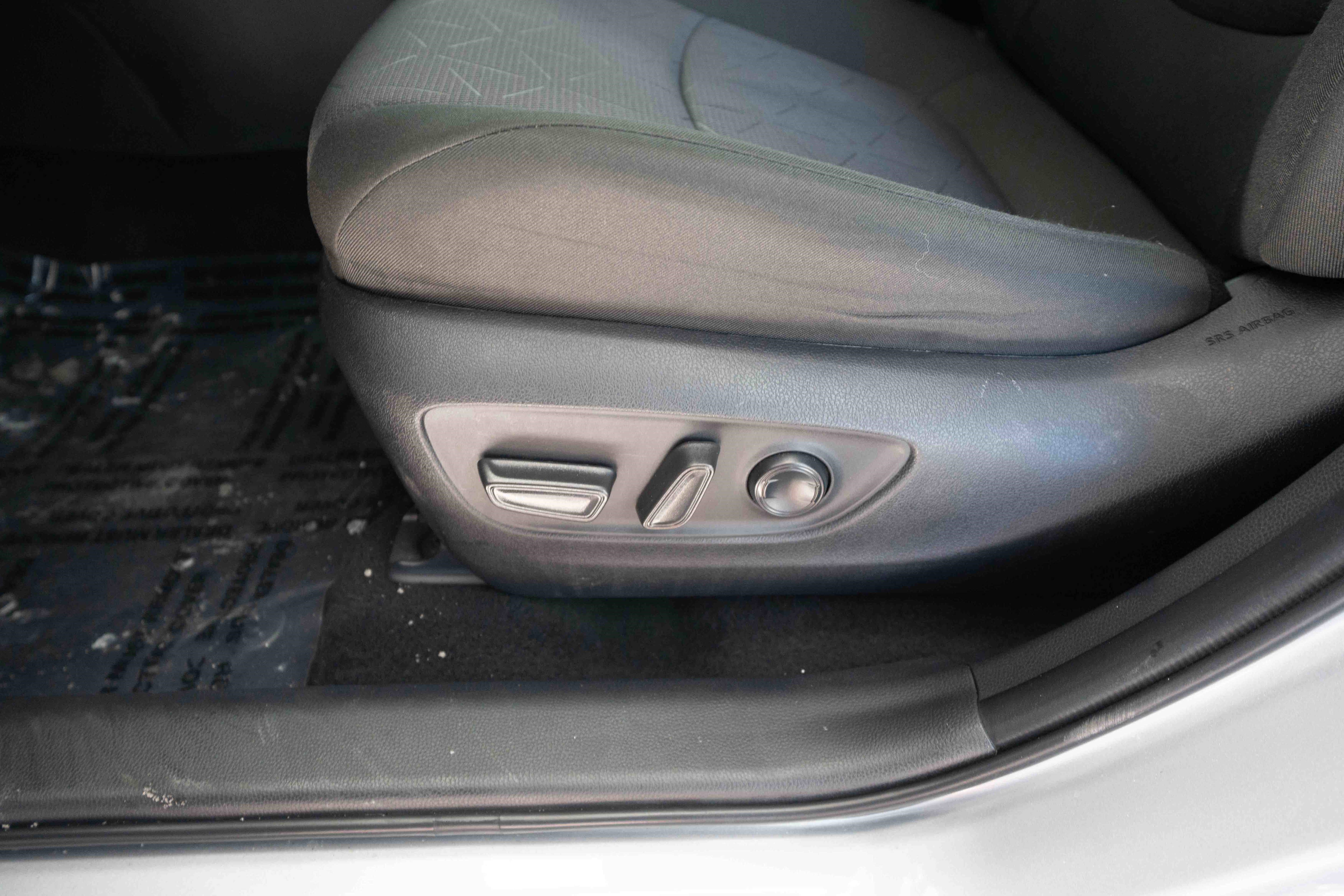 Used 2025 Toyota RAV4 XLE image 12