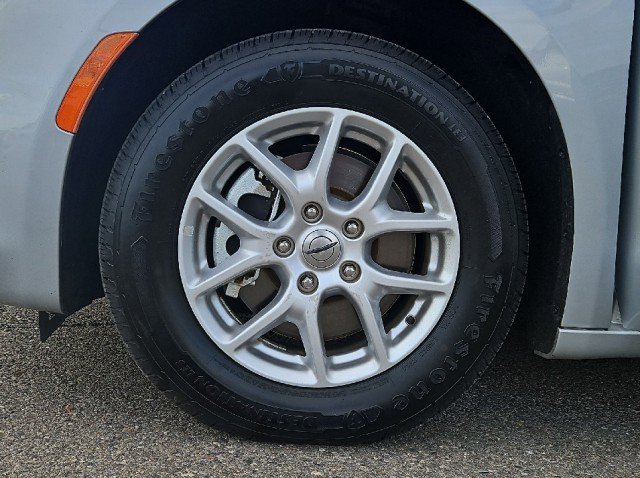 Used 2023 Chrysler Voyager LX image 25