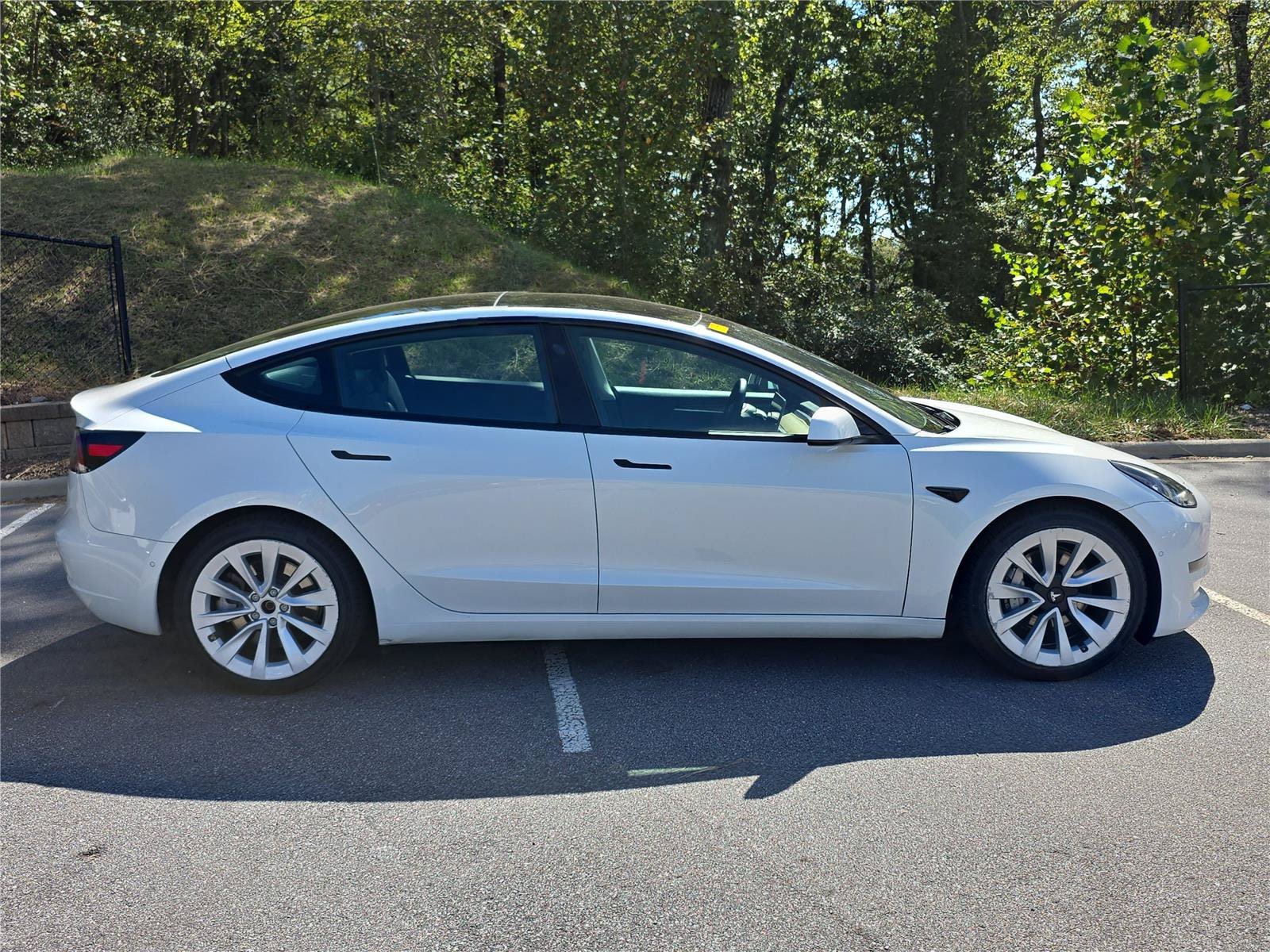 Used 2021 Tesla Model 3 Standard Range Plus RWD image 2