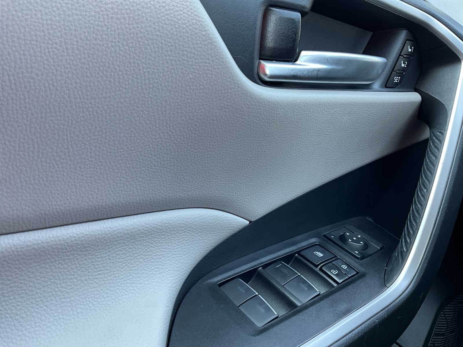 Used 2023 Toyota RAV4 XLE Premium AWD/4WD image 18