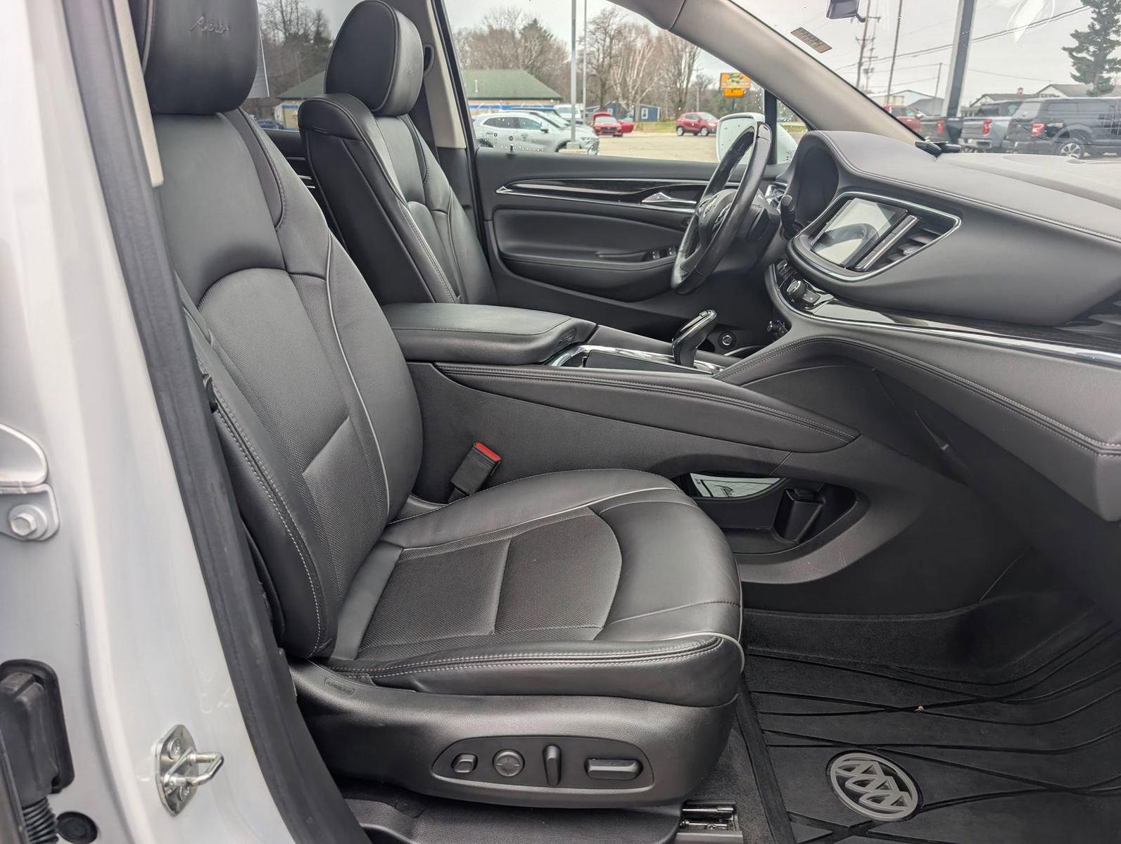 Used 2020 Buick Enclave Avenir w/ Avenir Technology Package AWD/4WD image 39