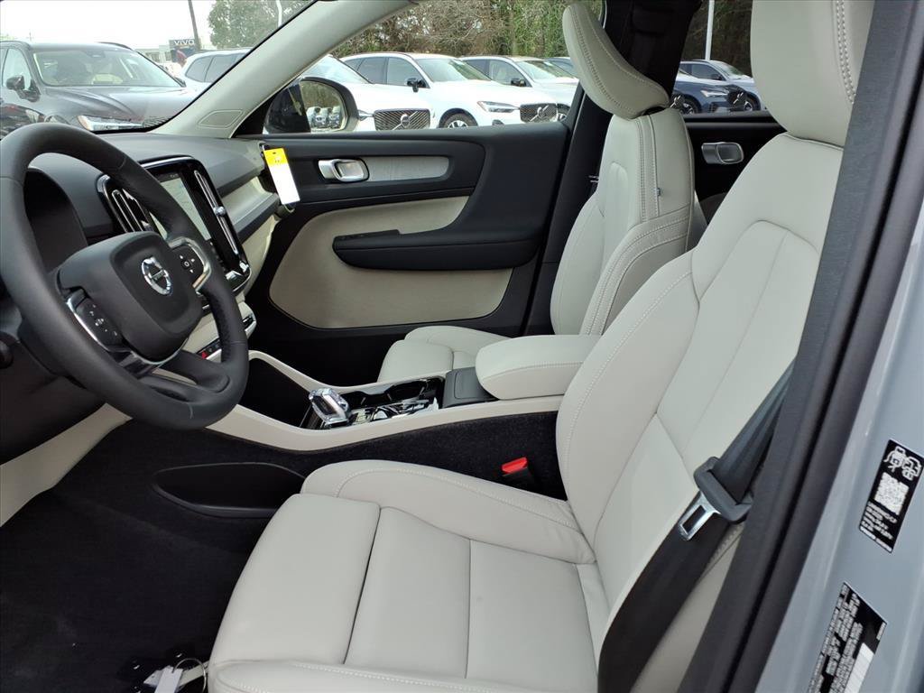 New 2026 Volvo XC40 B5 Plus w/ Protection Package Premier AWD/4WD image 17