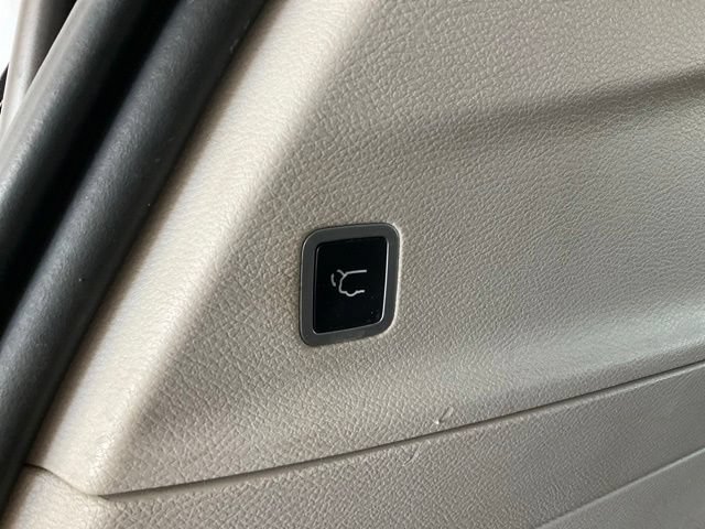 Used 2018 Chrysler Pacifica Touring-L Plus FWD image 16