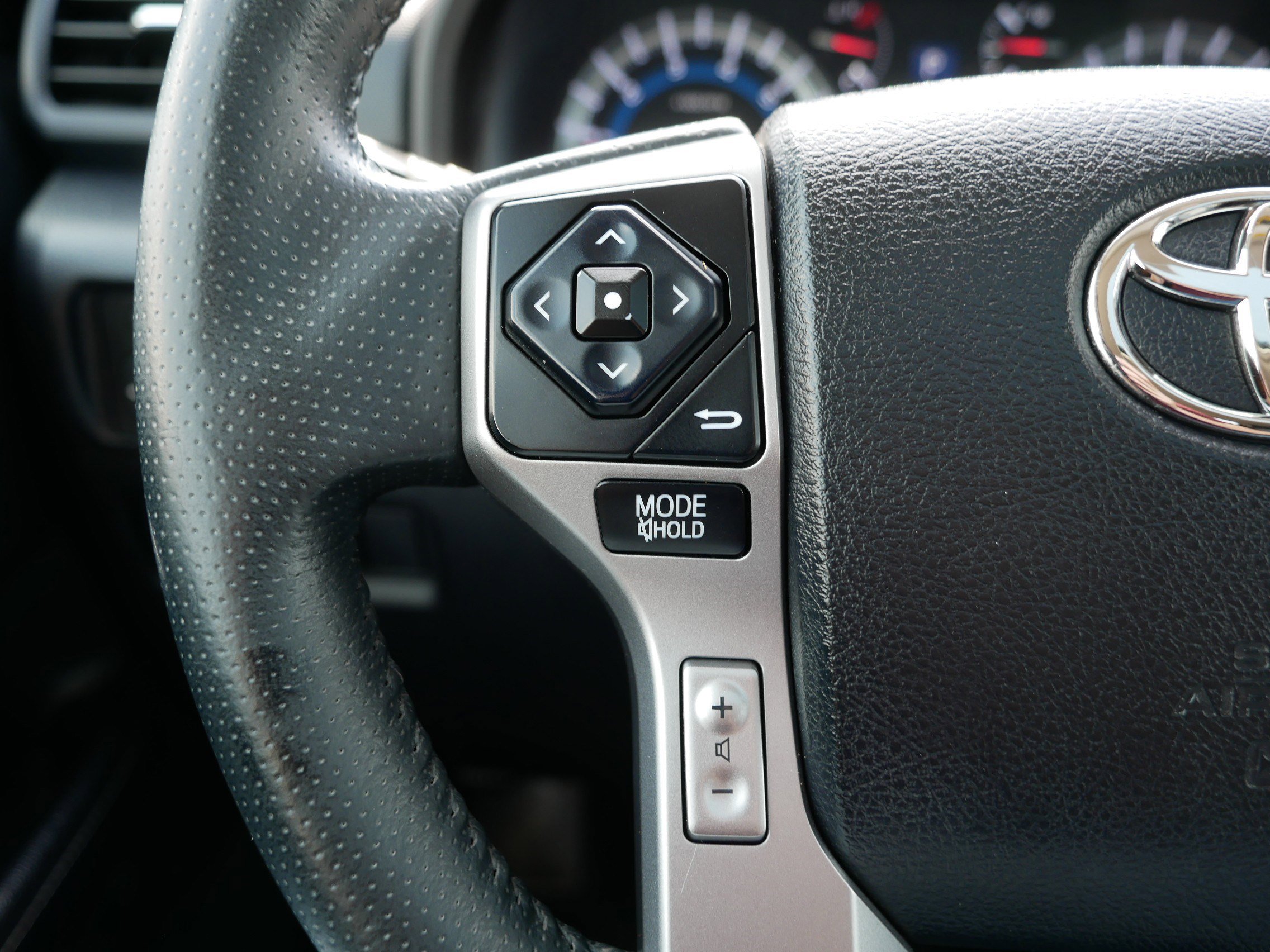 Used 2018 Toyota 4Runner SR5 Premium AWD/4WD image 30