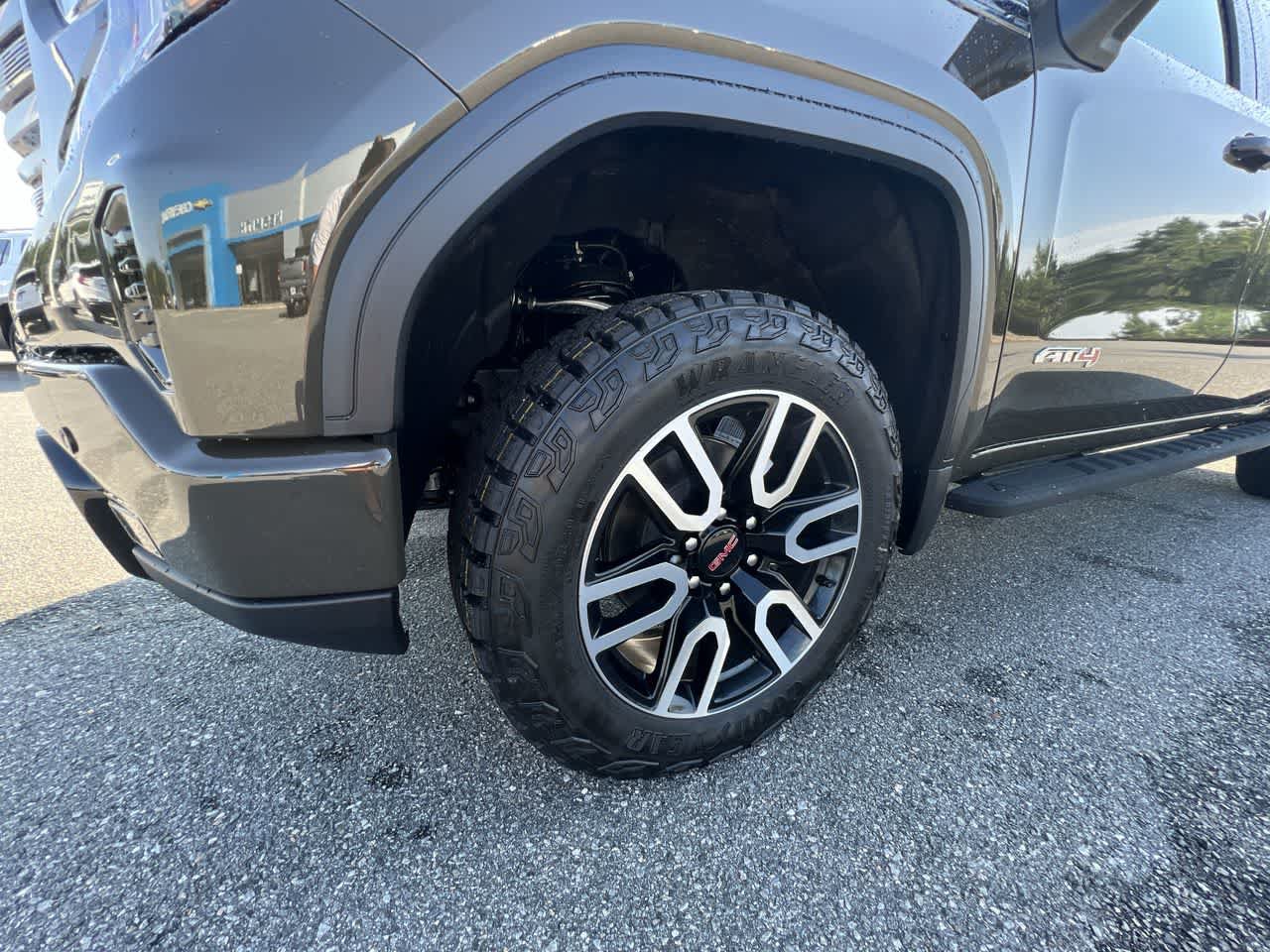 Used 2023 GMC Sierra 1500 AT4 w/ AT4 Premium Package AWD/4WD image 33
