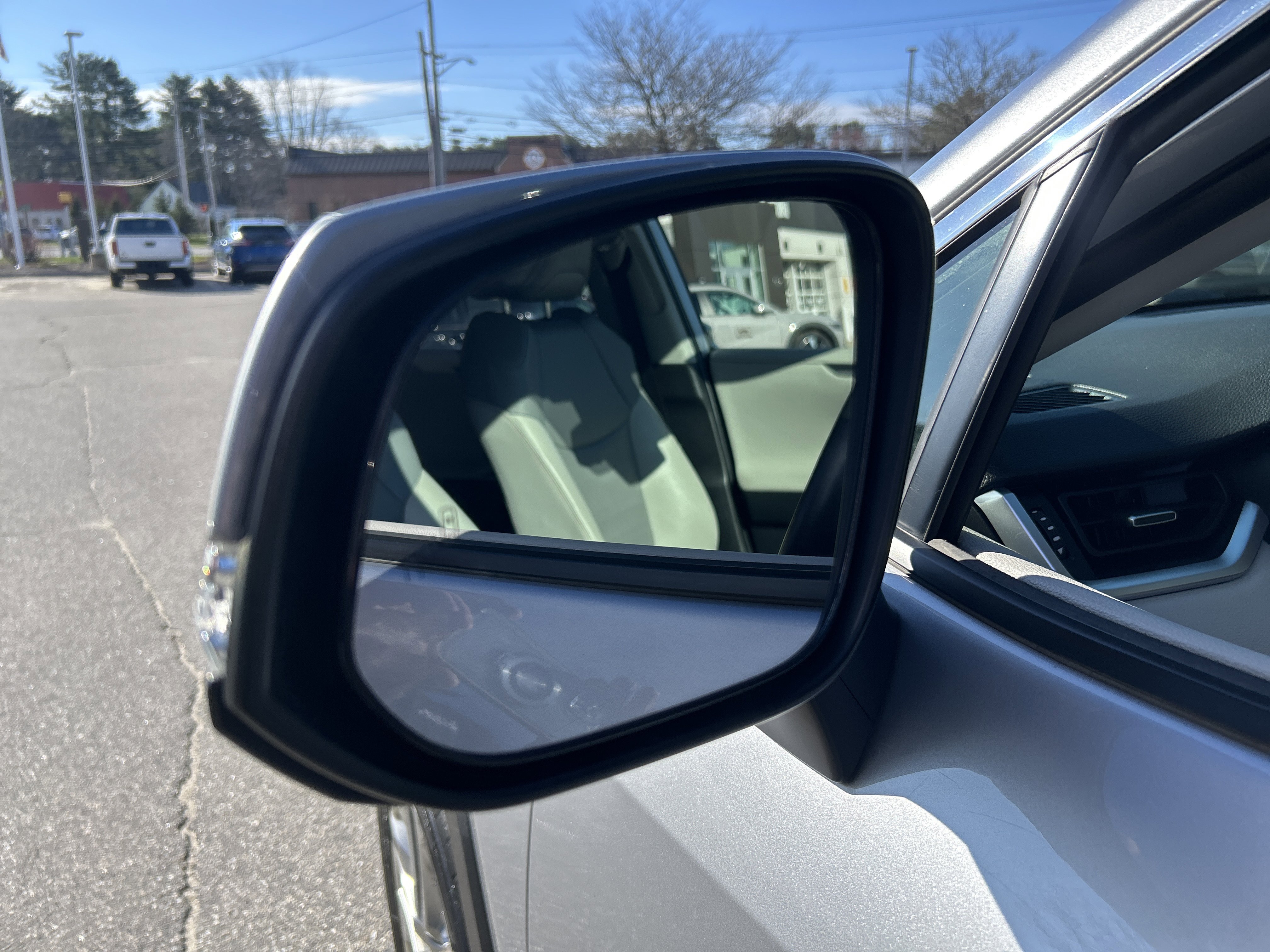 Used 2019 Toyota RAV4 Limited w/ Cold Weather Package AWD/4WD image 17