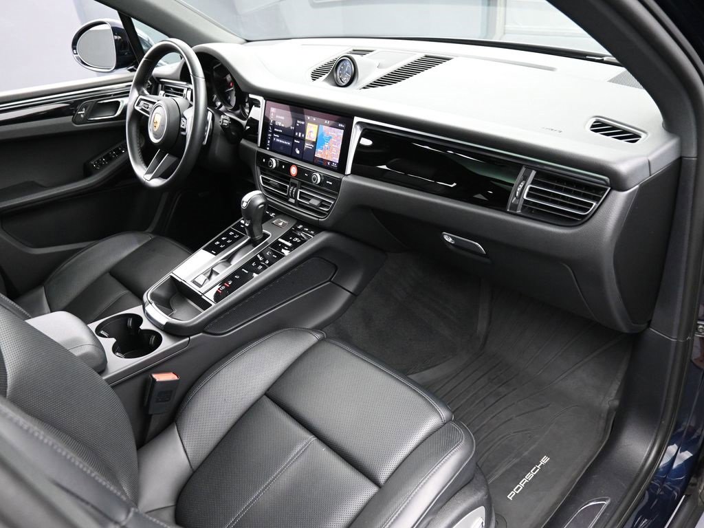 Certified 2023 Porsche Macan Turbo image 31