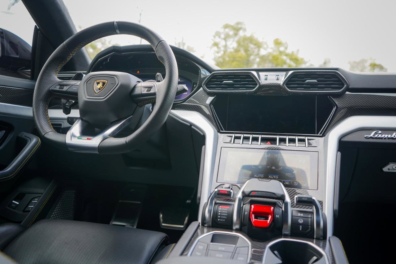 Used 2021 Lamborghini Urus S image 12