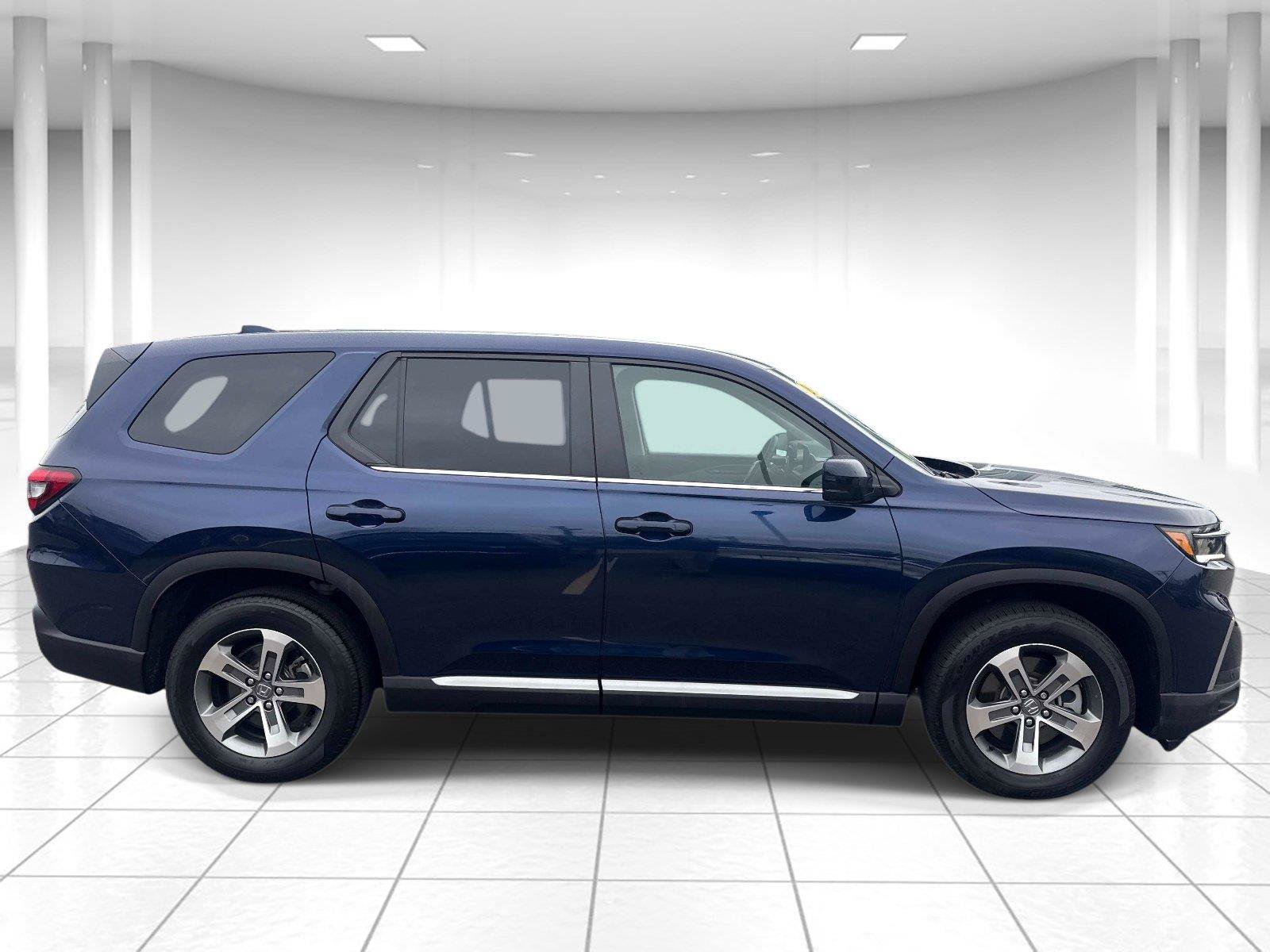 Used 2025 Honda Pilot EX-L image 2