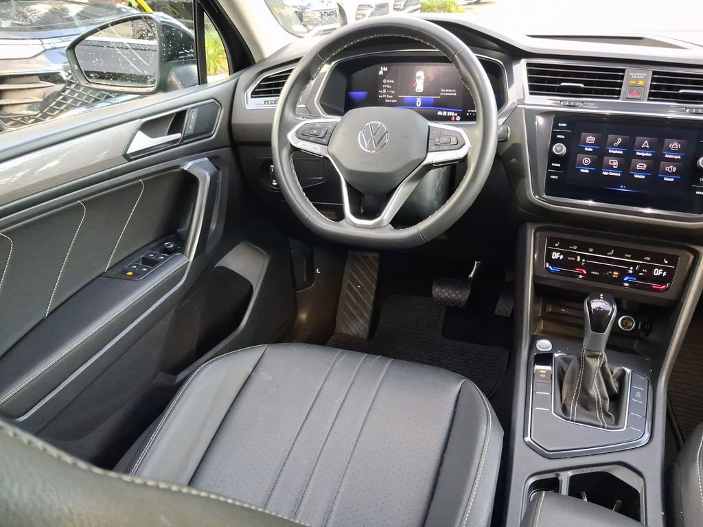 Certified 2023 Volkswagen Tiguan SE FWD image 10