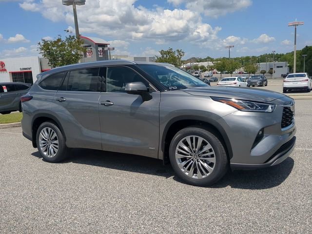 New 2026 Toyota Highlander Platinum AWD/4WD image 2