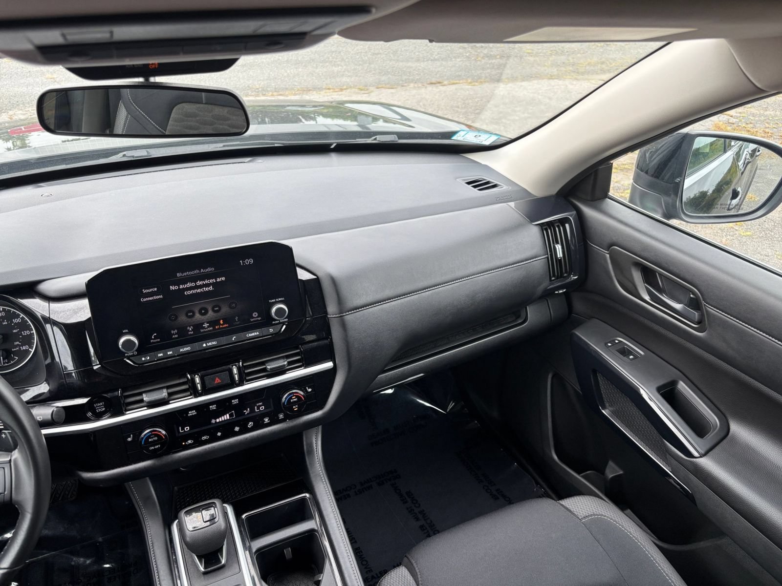 Used 2025 Nissan Pathfinder SV FWD image 31