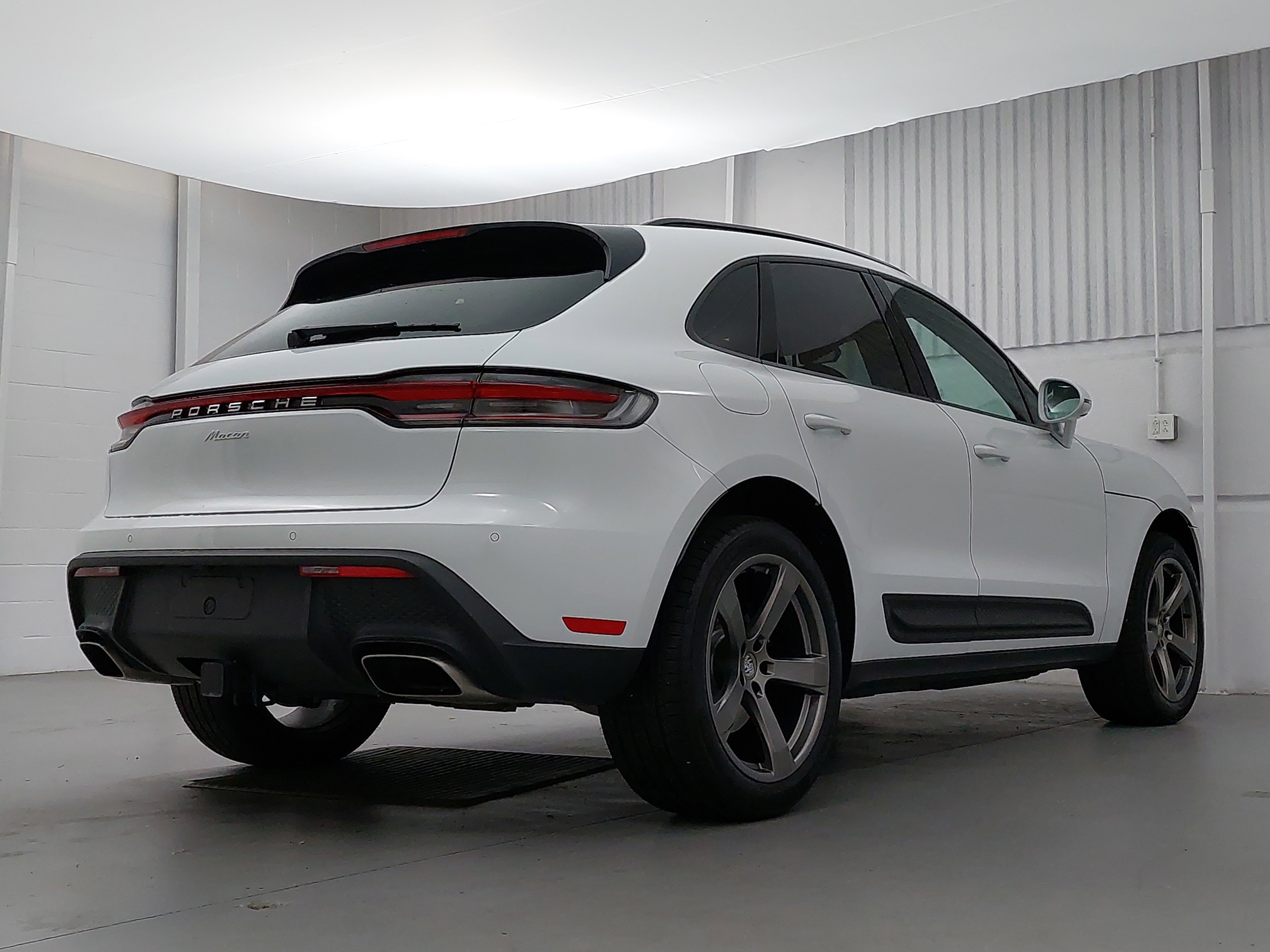 Used 2025 Porsche Macan image 7