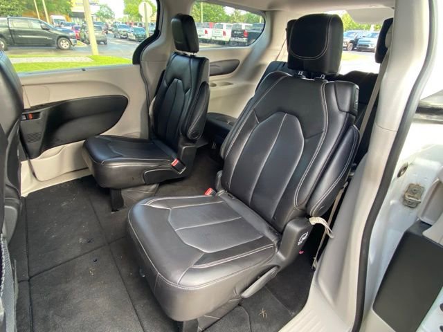 Used 2023 Chrysler Pacifica Touring-L image 23