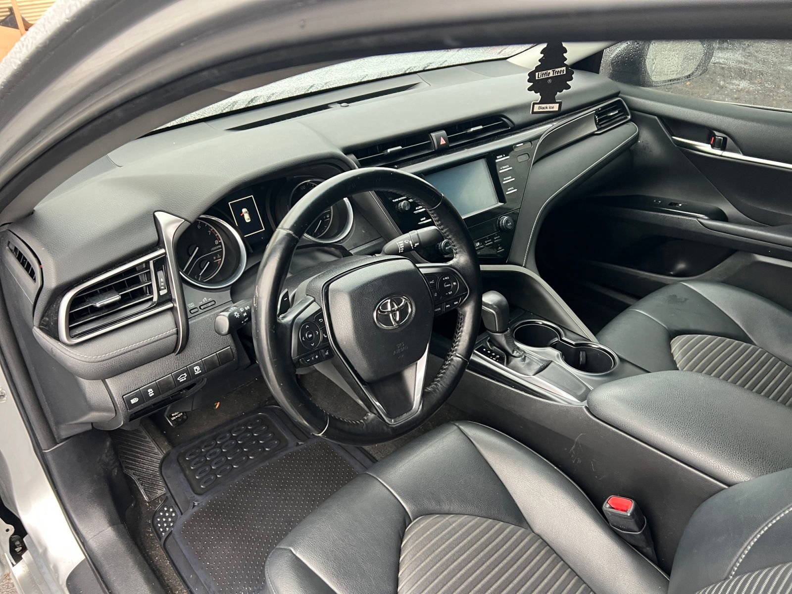 Used 2019 Toyota Camry SE FWD image 18