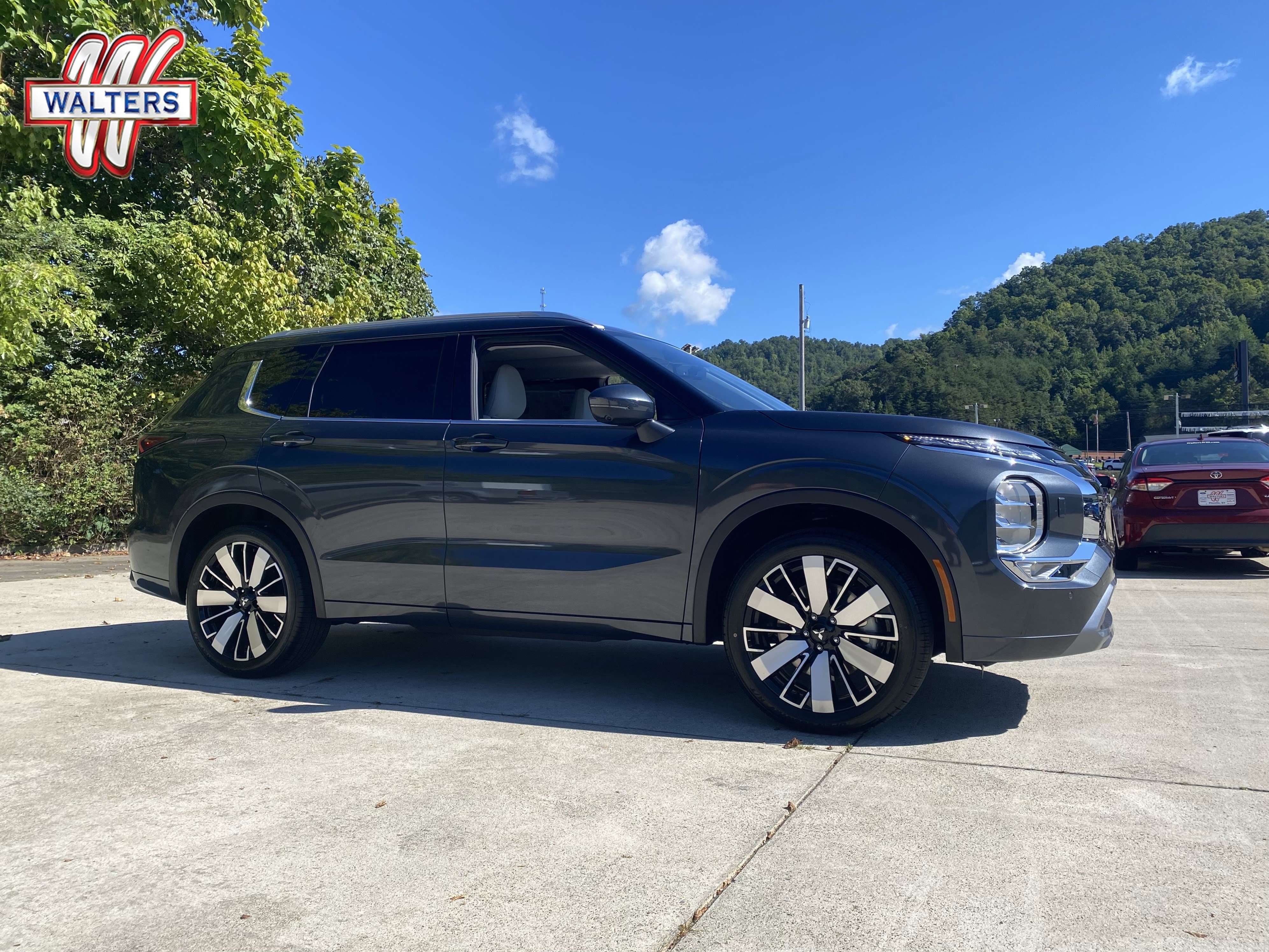 New 2025 Mitsubishi Outlander SEL image 1