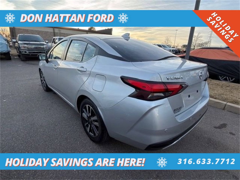 Used 2021 Nissan Versa SV image 3