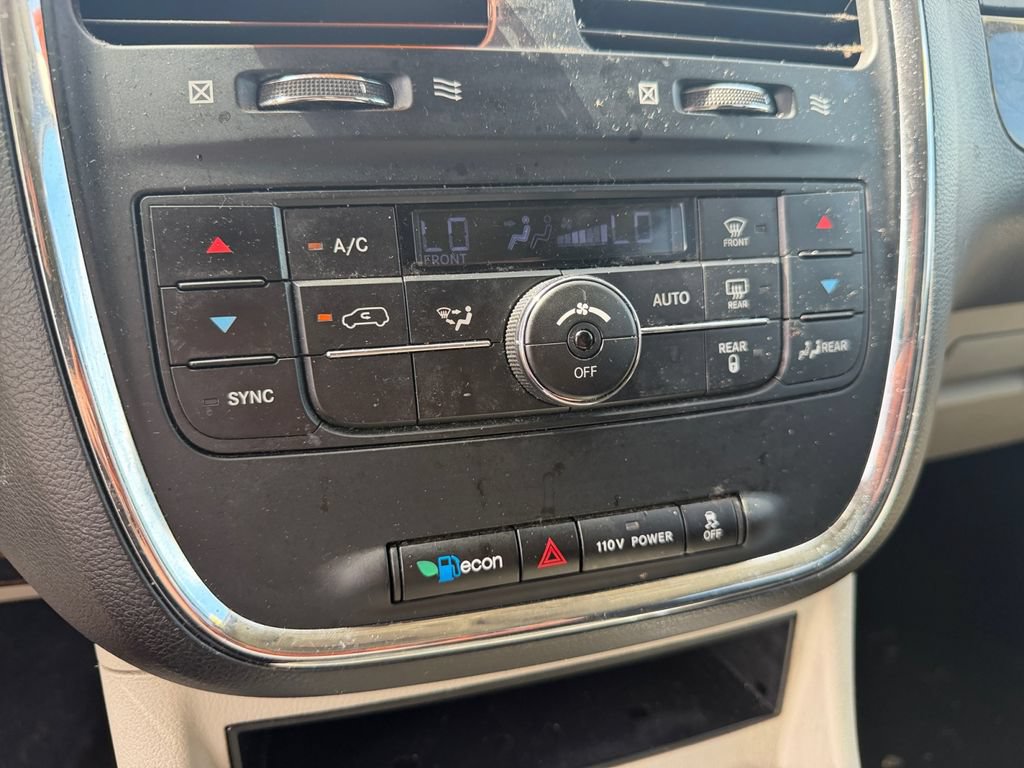 Used 2011 Dodge Grand Caravan Crew w/ Entertainment Group 1 FWD image 29