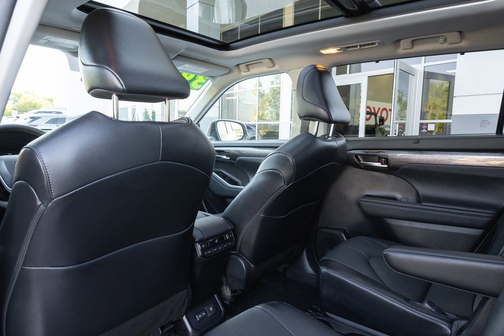 Used 2023 Toyota Highlander Platinum image 26