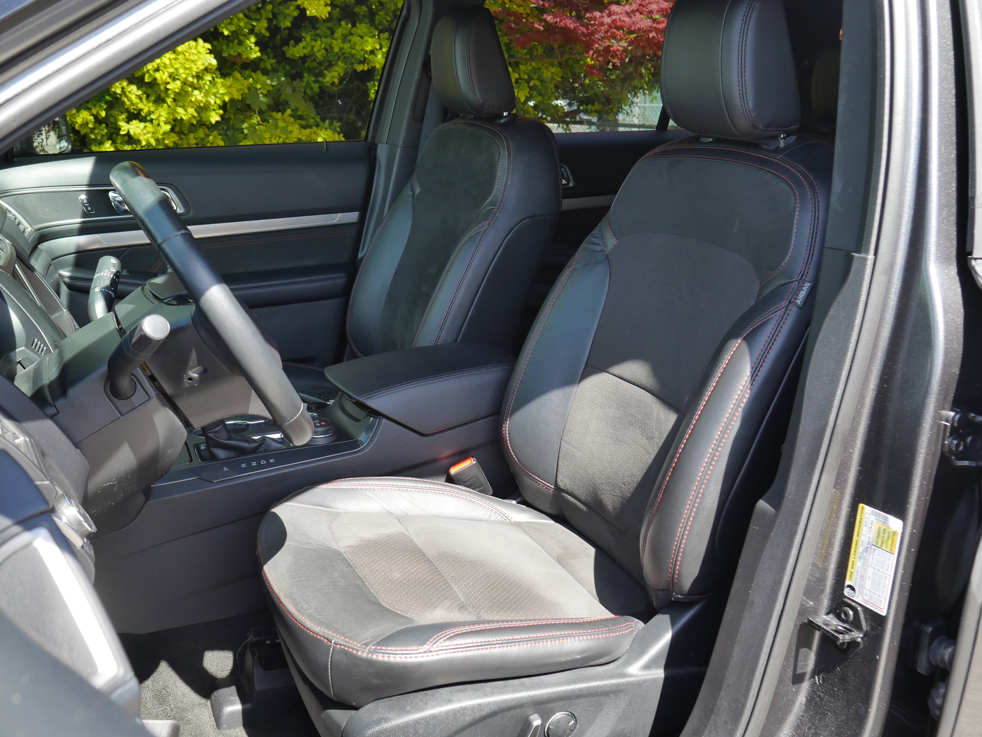 Used 2018 Ford Explorer XLT w/ Equipment Group 202A AWD/4WD image 31
