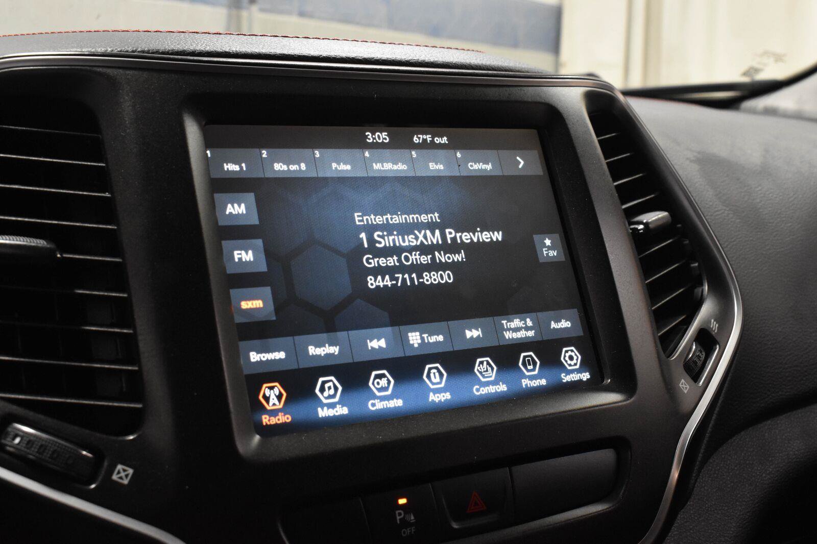 Used 2021 Jeep Cherokee Trailhawk w/ Comfort & Convenience Group AWD/4WD image 13