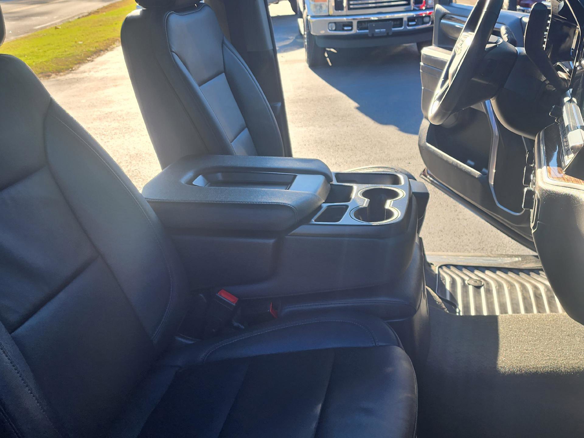 Used 2024 Chevrolet Silverado 2500 LT w/ Convenience Package image 11