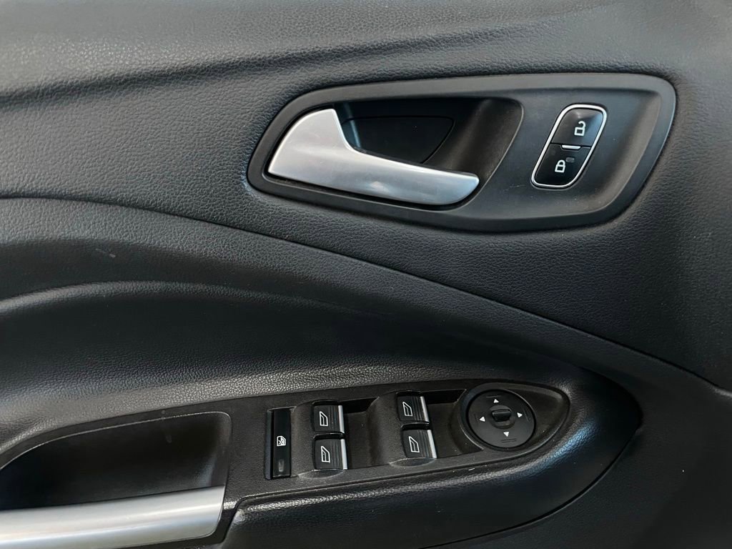 Used 2019 Ford Escape SE image 18