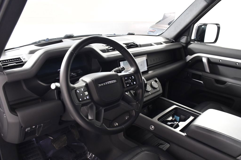 Used 2024 Land Rover Defender 110 X-Dynamic SE image 12