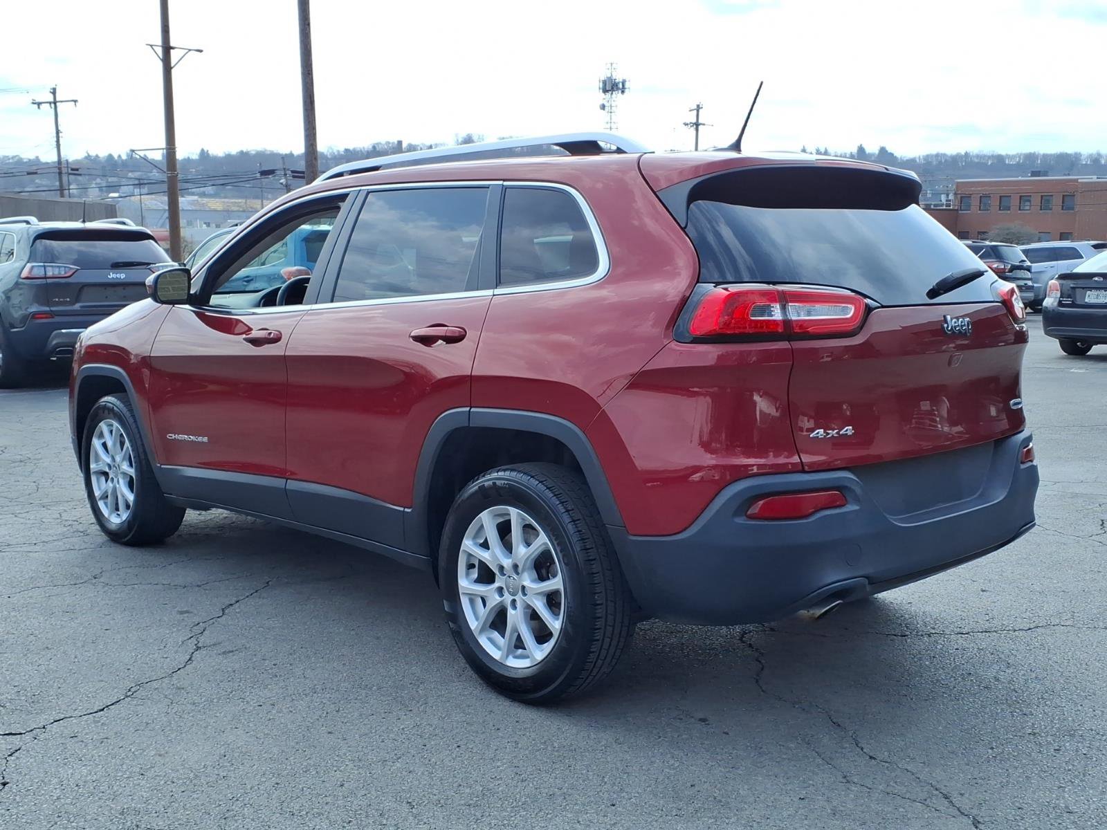 Used 2015 Jeep Cherokee Latitude image 4