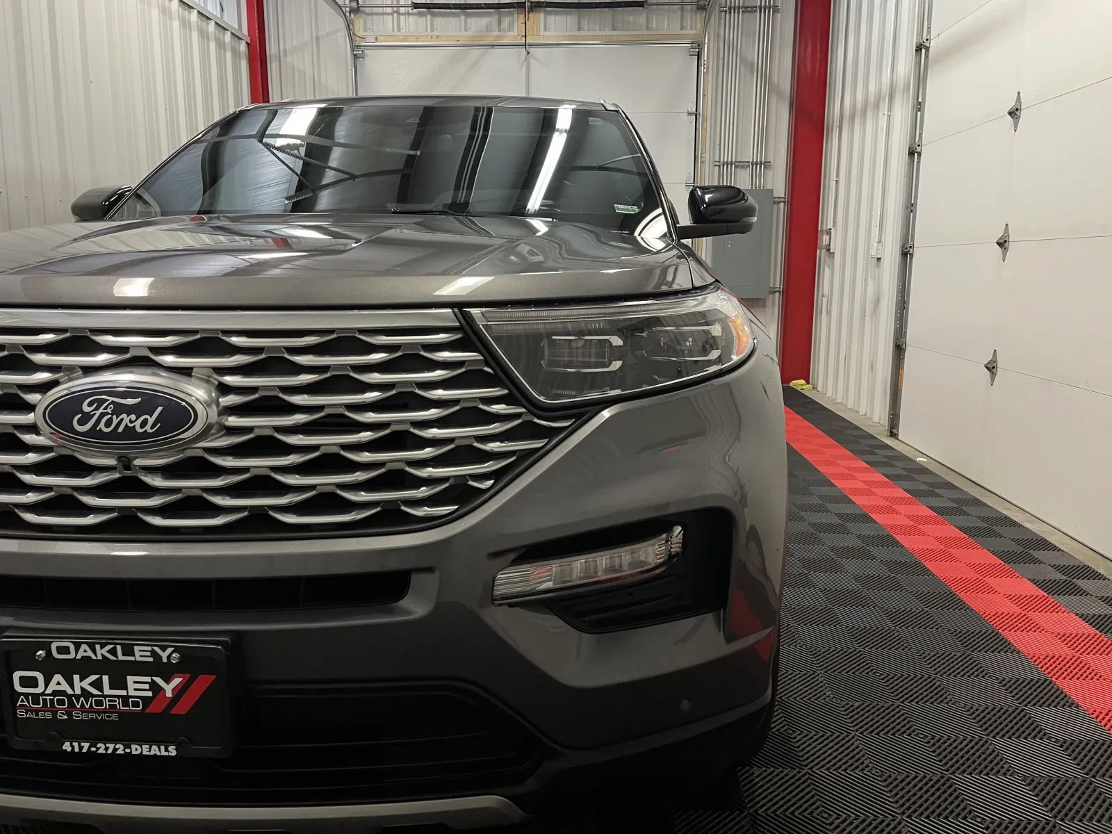 Used 2023 Ford Explorer Platinum w/ Technology Package AWD/4WD image 8
