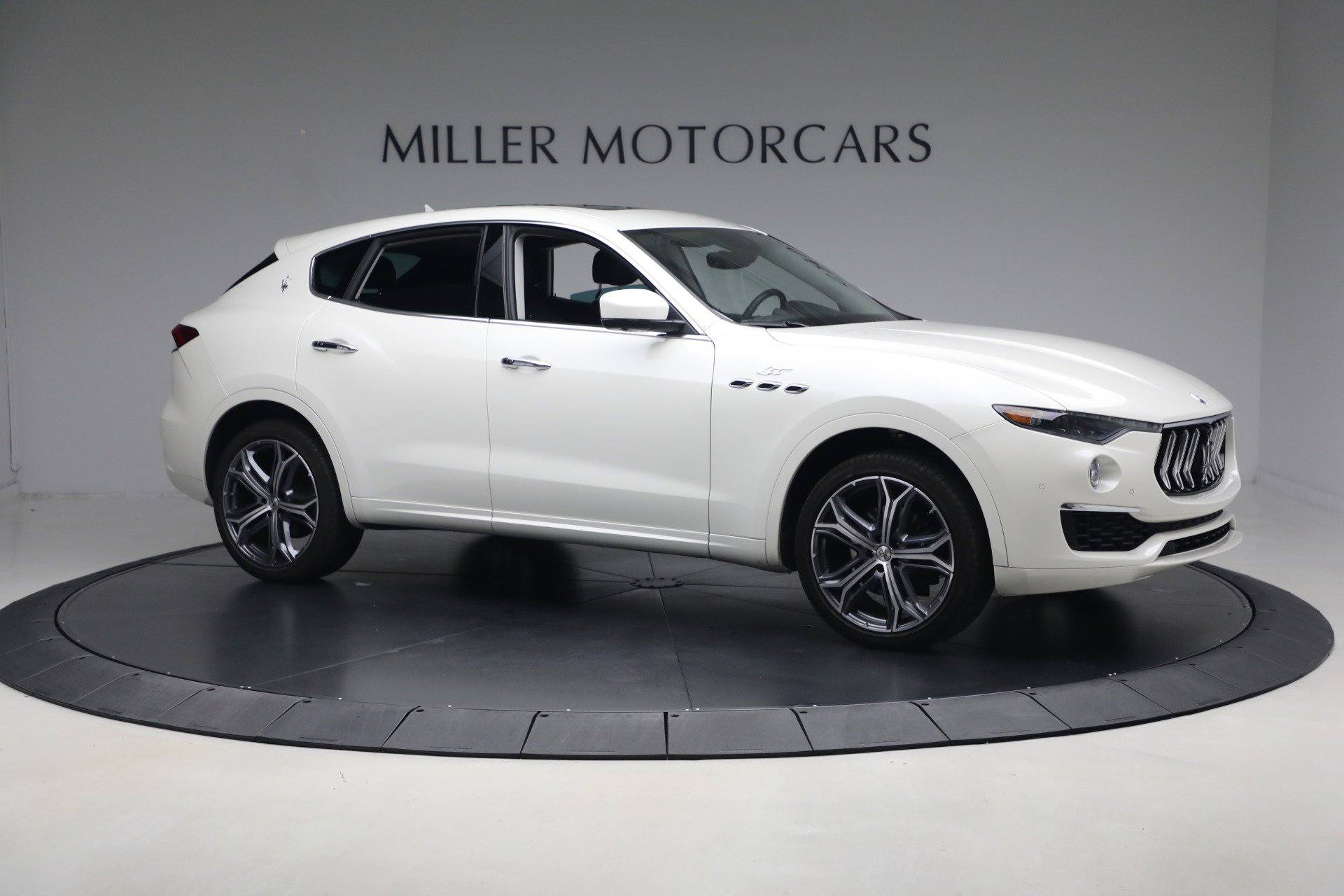Certified 2022 Maserati Levante GT image 9