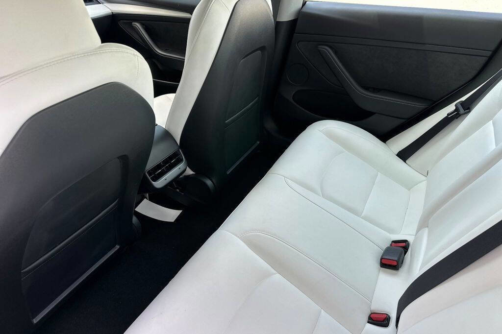 Used 2023 Tesla Model 3 Standard Range image 12
