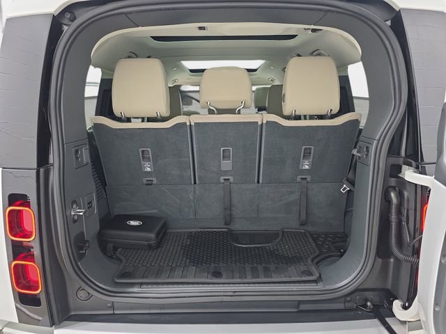 Used 2023 Land Rover Defender 130 SE image 35
