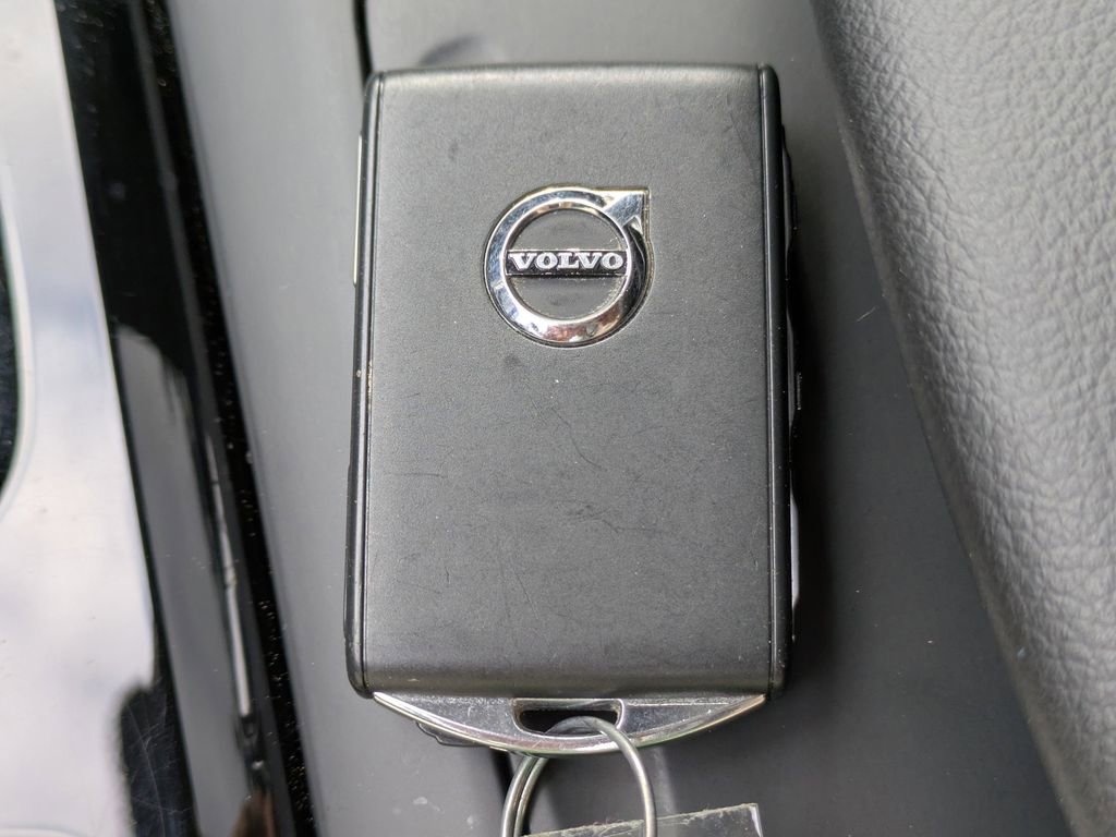 Certified 2023 Volvo XC40 B5 Ultimate w/ Climate Package AWD/4WD image 31