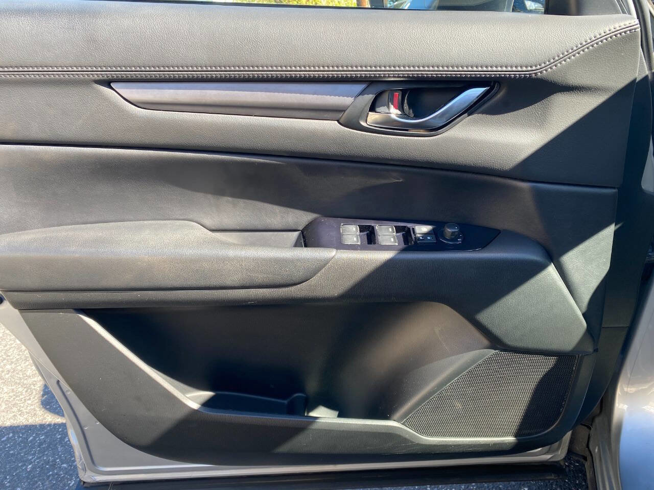 Used 2020 MAZDA CX-5 Touring image 11