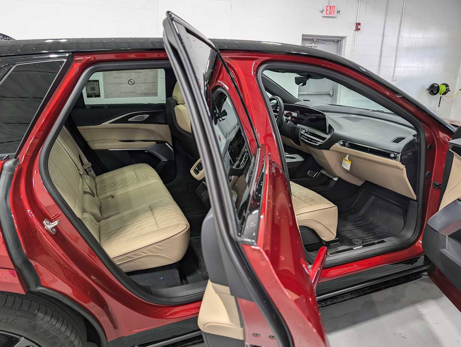 New 2026 Cadillac Lyriq V image 7