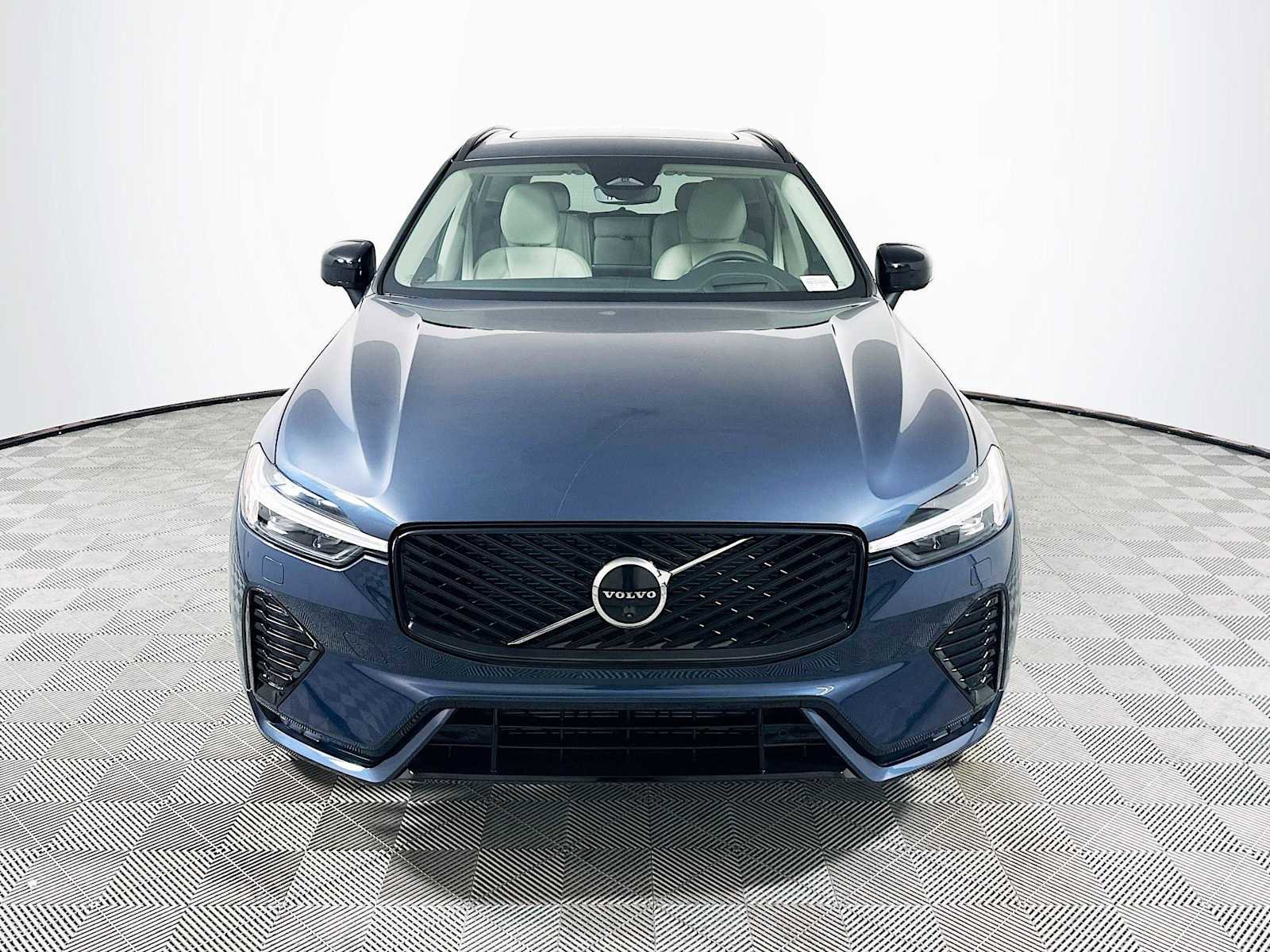 New 2026 Volvo XC60 B5 Ultra w/ Protection Package Premier image 2