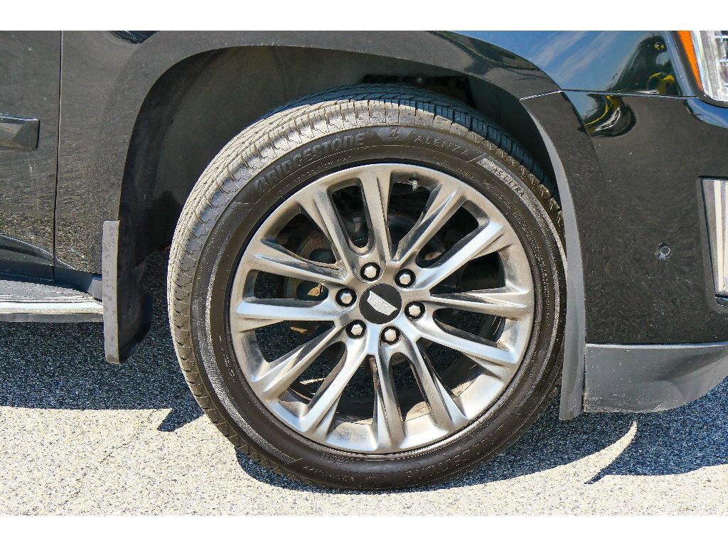 Used 2019 Cadillac Escalade Luxury w/ Escalade Sport Edition AWD/4WD image 36