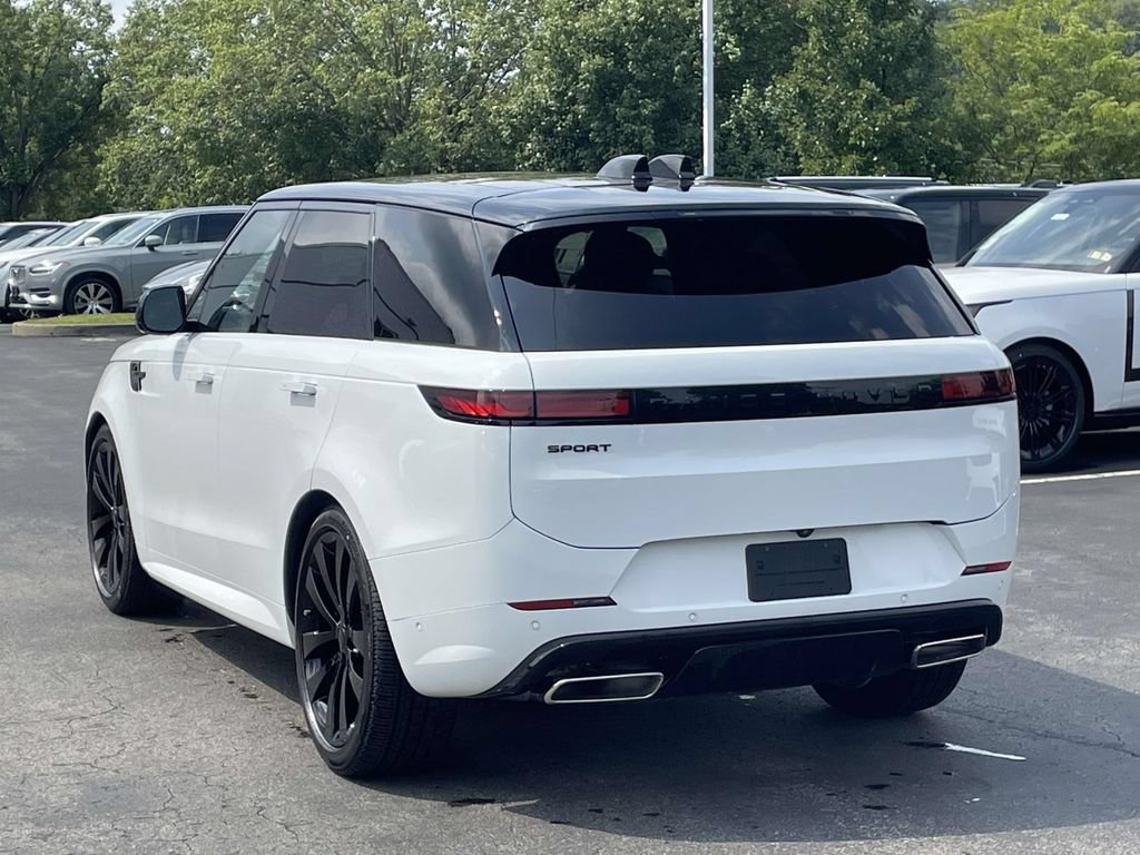 New 2026 Land Rover Range Rover Sport Dynamic SE AWD/4WD image 9