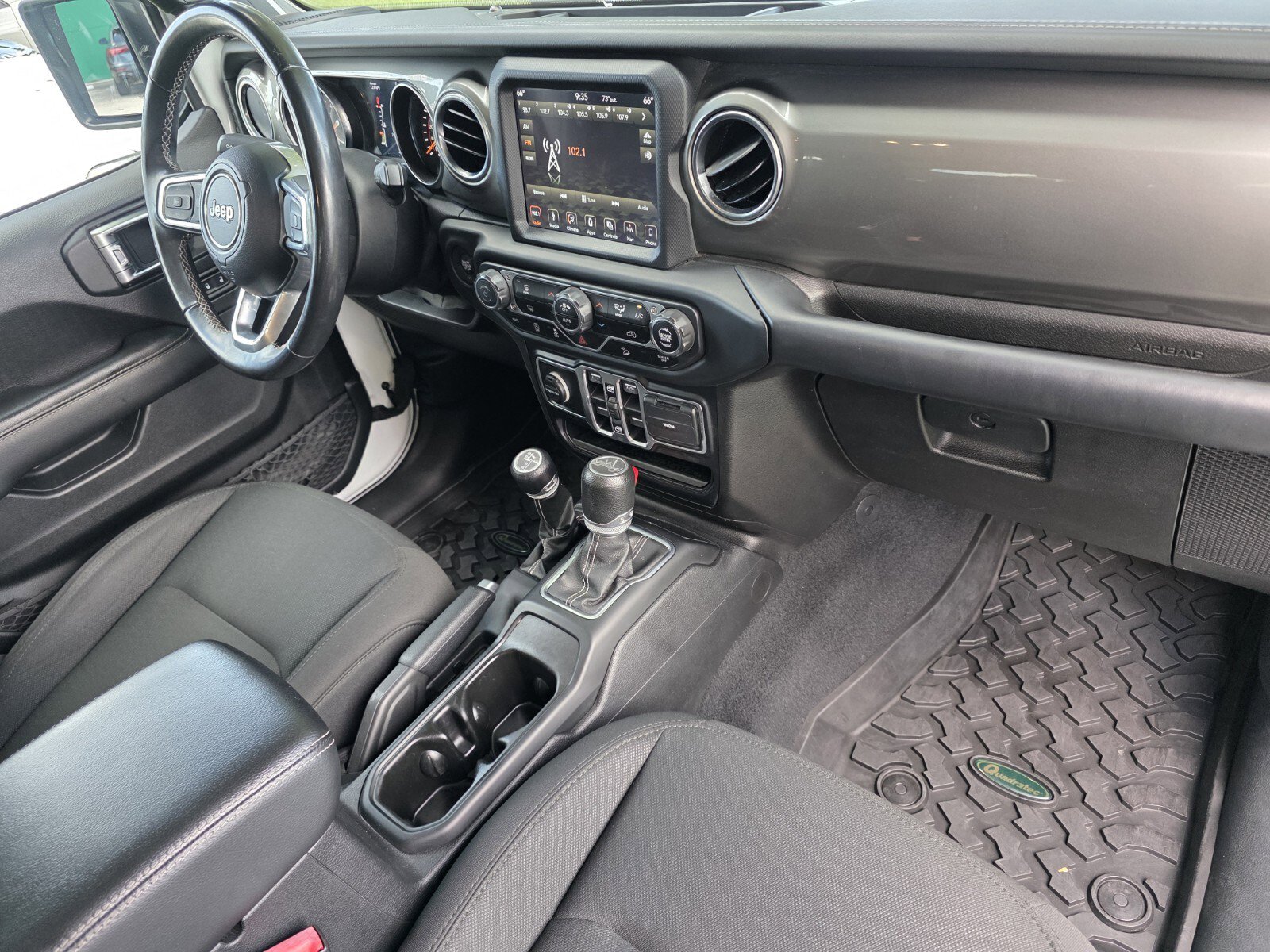 Used 2019 Jeep Wrangler Unlimited Sahara w/ Uconnect 4C Nav & Sound Group image 30