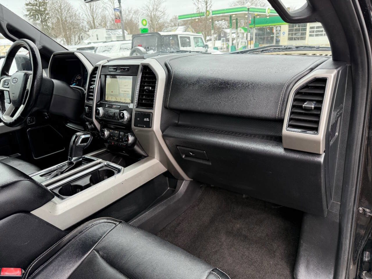 Used 2018 Ford F150 Lariat w/ Equipment Group 502A Luxury image 33