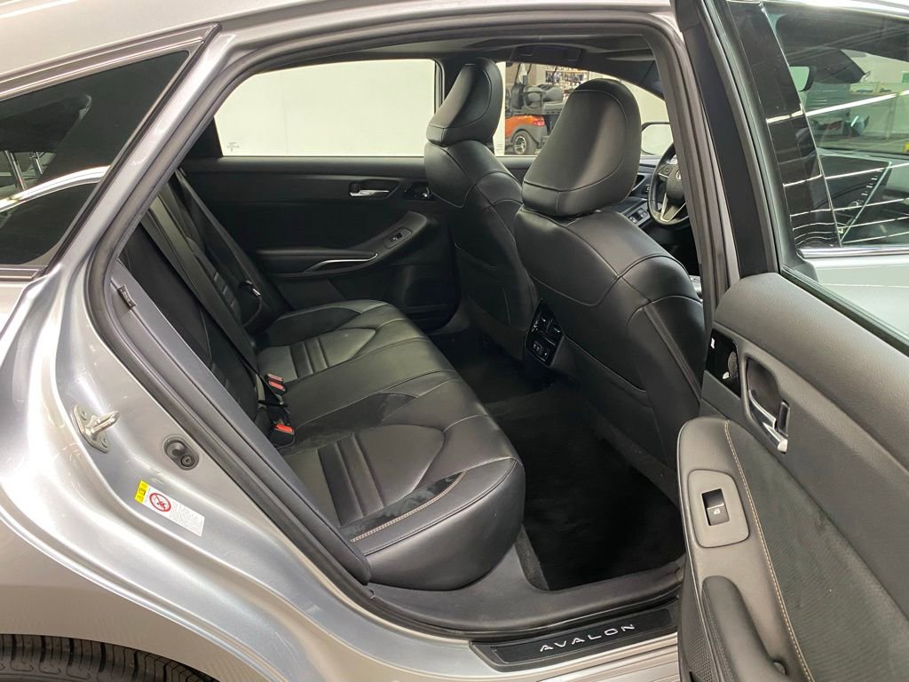 Used 2019 Toyota Avalon Touring image 12