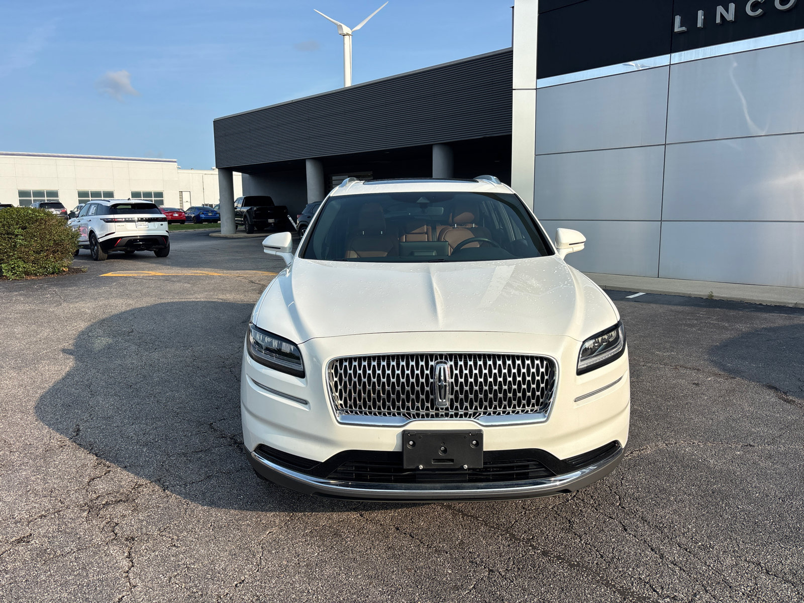 Used 2023 Lincoln Nautilus Reserve AWD/4WD image 2