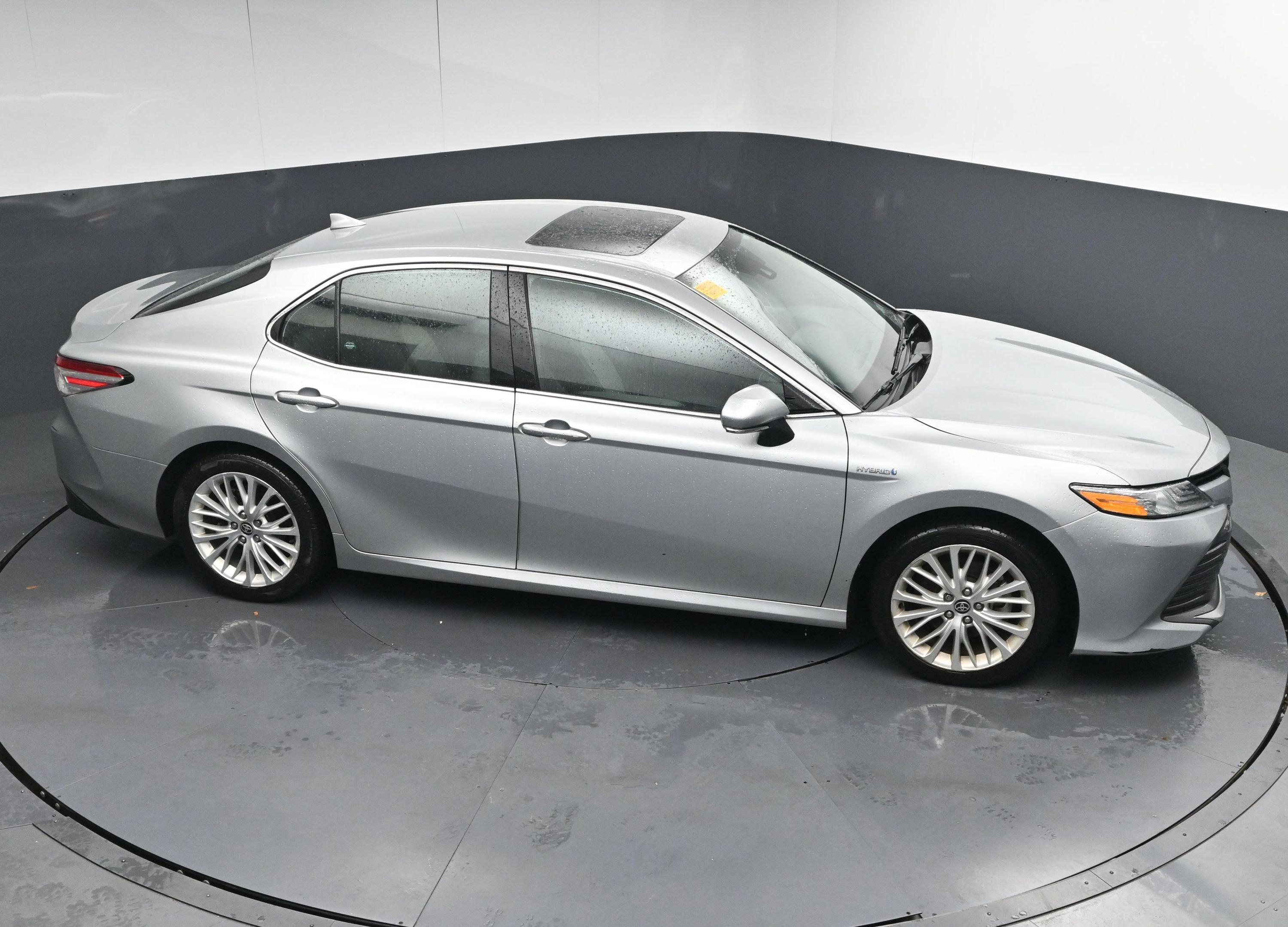 Certified 2020 Toyota Camry XLE w/ Sunroof Package image 34