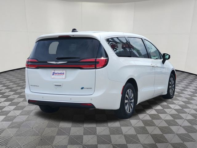 Used 2023 Chrysler Pacifica Touring-L image 4