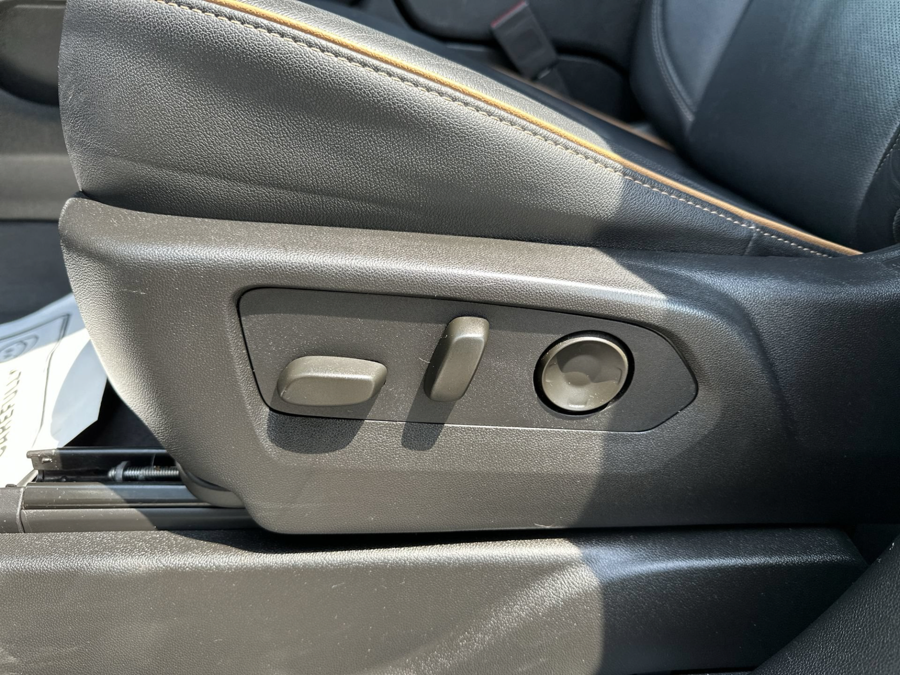 Used 2024 GMC Yukon AT4 w/ Technology Package AWD/4WD image 14