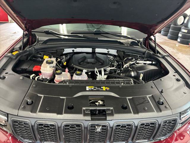 Certified 2023 Jeep Grand Cherokee 30th Anniversary AWD/4WD image 40