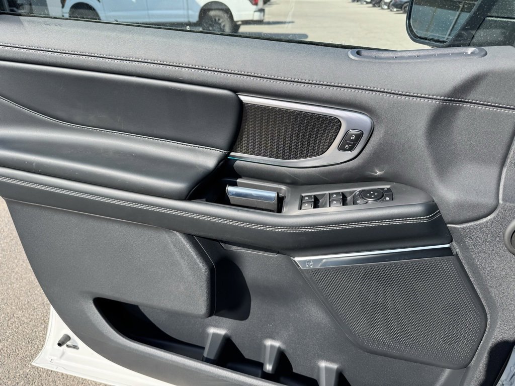 New 2025 Ford Expedition Platinum image 21
