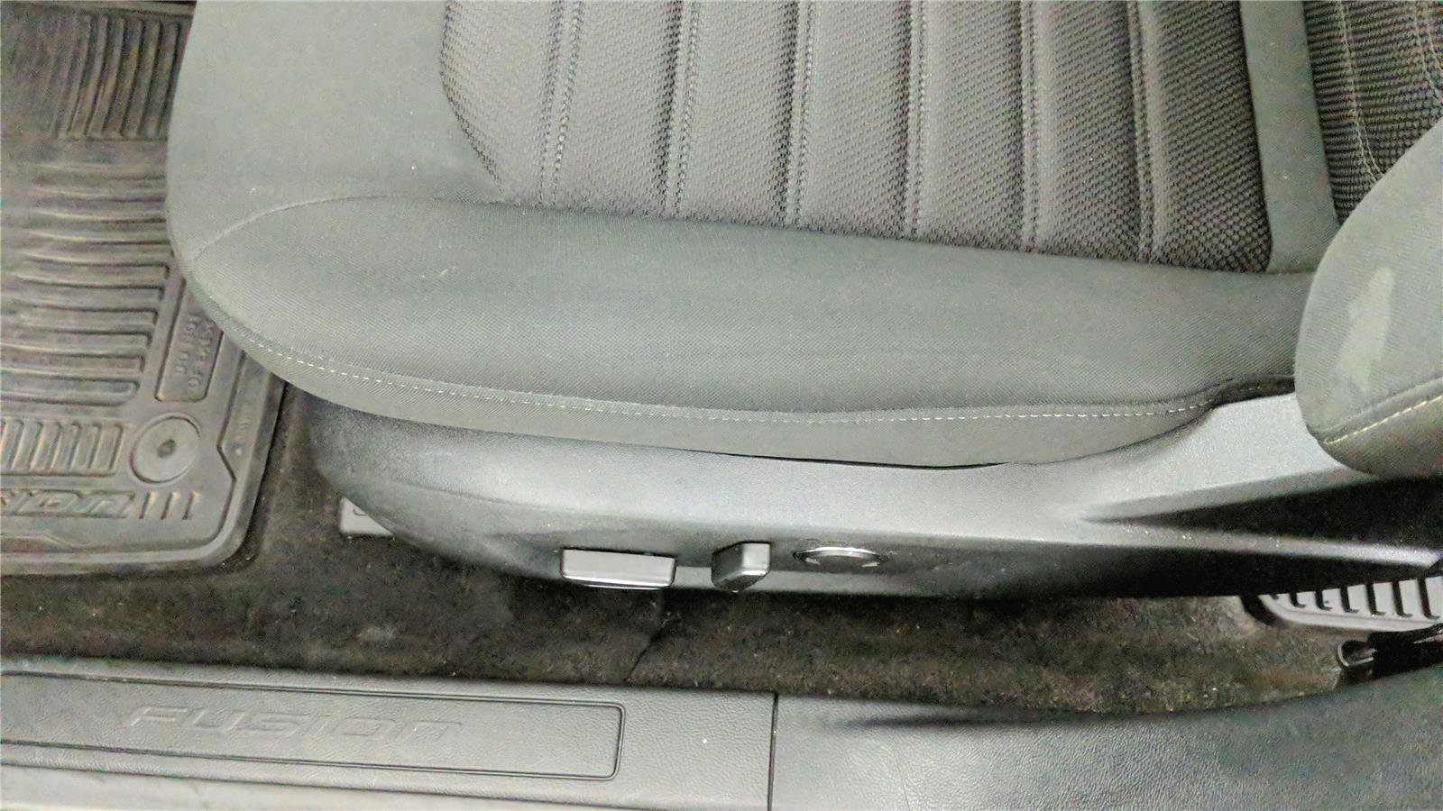 Used 2020 Ford Fusion SE image 13